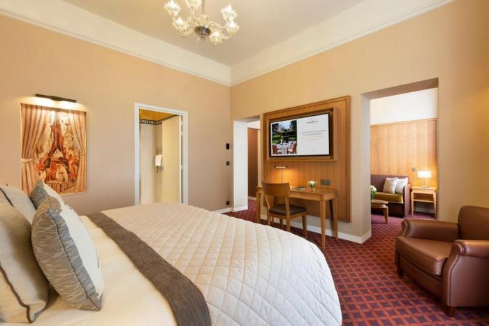Hôtel Barrière Le Westminster Le Touquet Camera foto A suite at the hotel